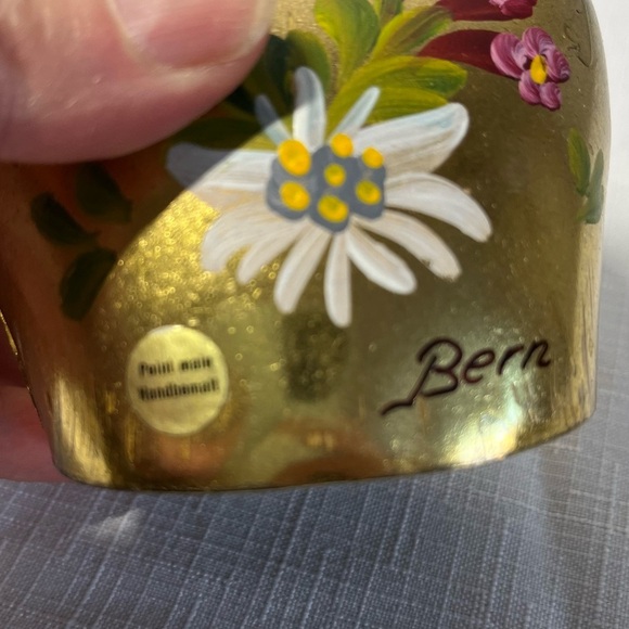 Hand-Painted Floral Bell. Swiss Cow Bell Hand Painted Brass Vintage - Picture 5 of 6
